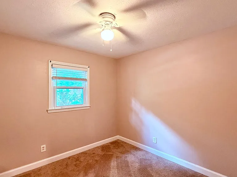 4431 Donegal Cir — Photo 17