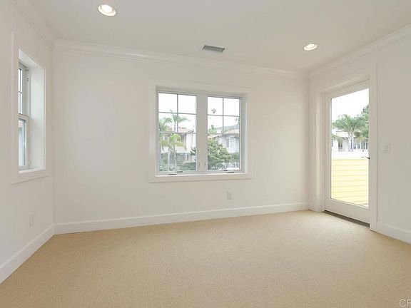 5th image of 7720 Ivanhoe Ave