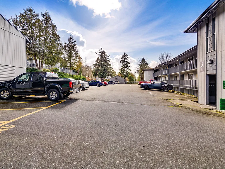 Park Ridge Apartments — Photo 31
