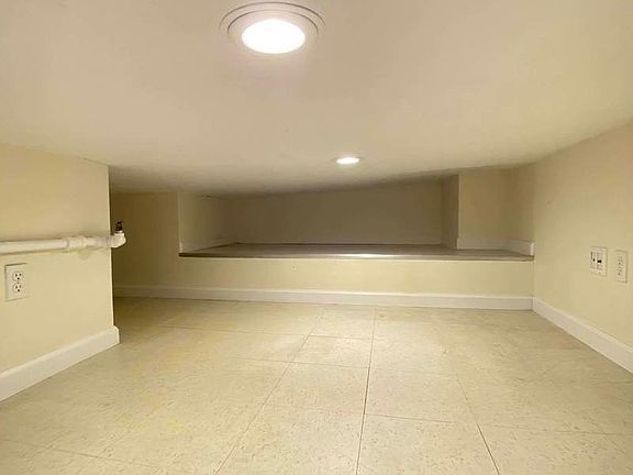 4th image of 351 W 29th St APT 15