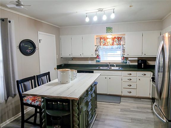 5th image of 108 Pleasant Ave