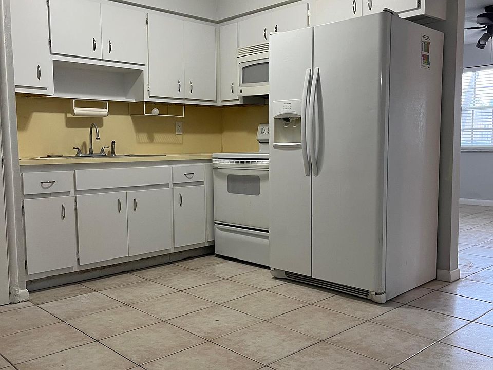 1st image of 4981 SW 92nd Ave