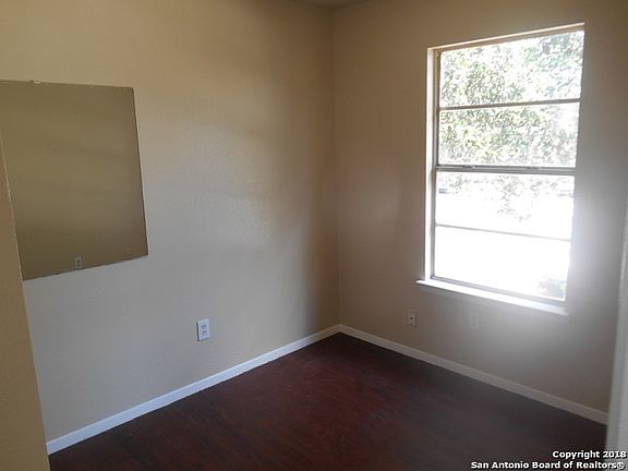 4th image of 1520 Kayton Ave