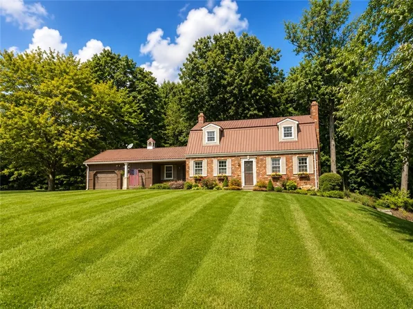739 Melody Ln, New Castle, PA 16101