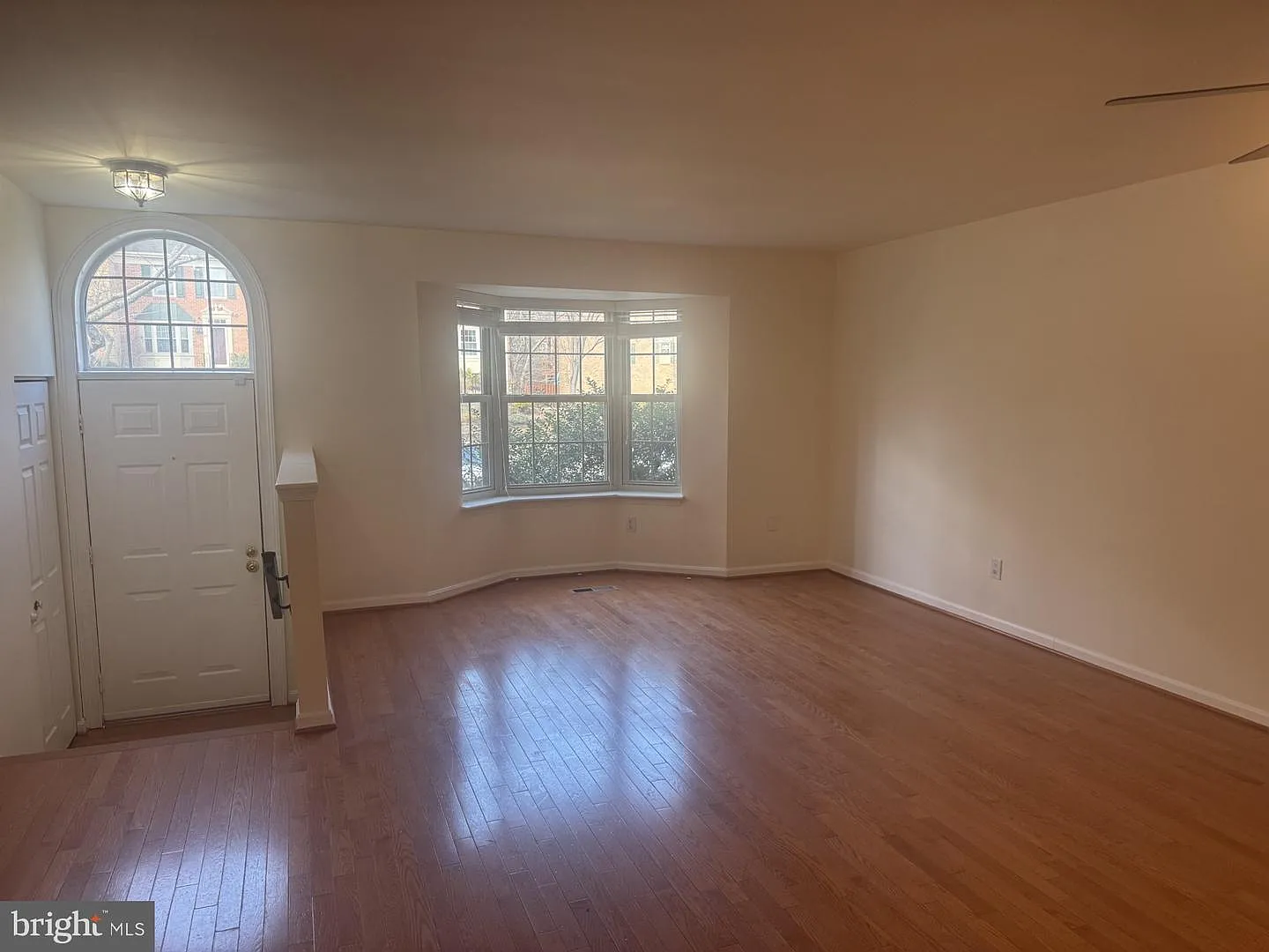 3 bed, 3.5 bath, 2062 sqft, $2,595 — Photo 2