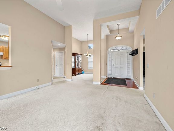 5th image of 608 Rundle St