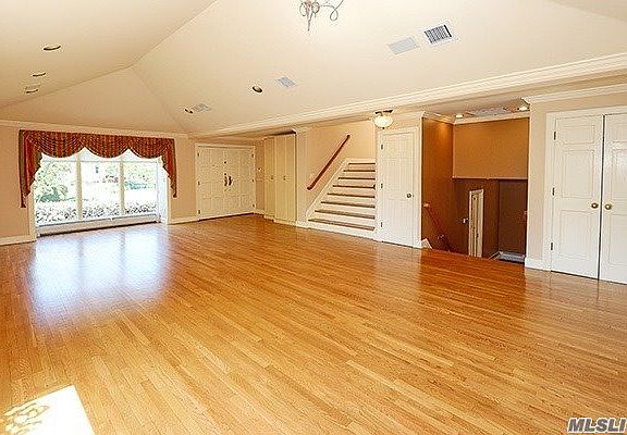 5th image of 151 Hazelwood Dr