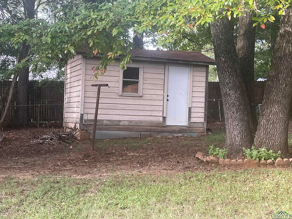 2nd image of 1103 Latham Ln