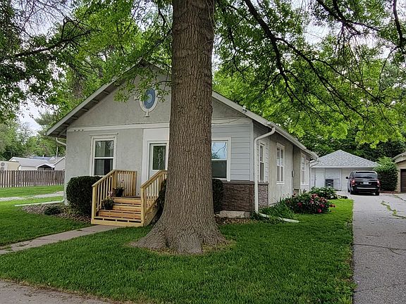 3rd image of 305 Pullen Ave