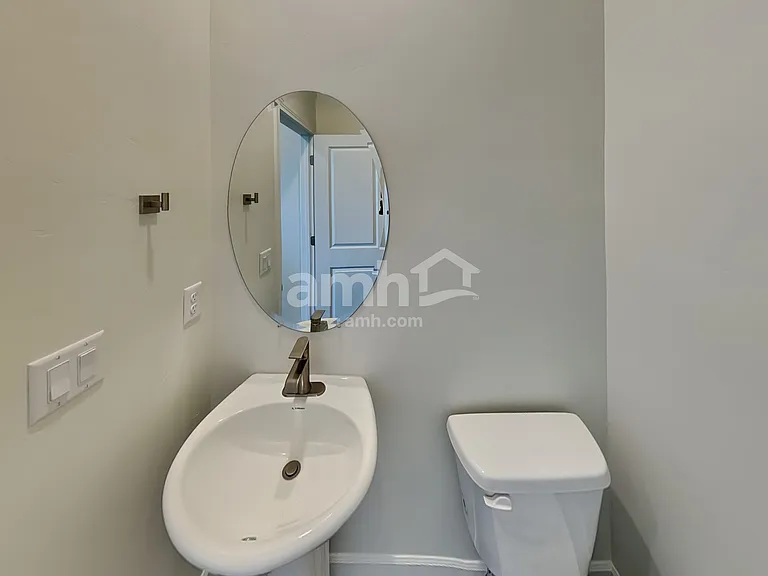 11026 S Trocadero Ave — Photo 7