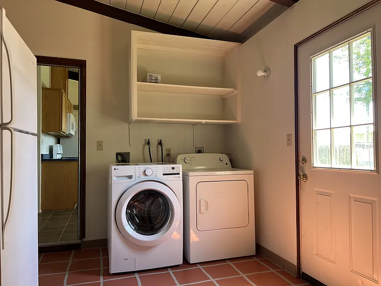 1268 Fernwood Dr — Photo 7