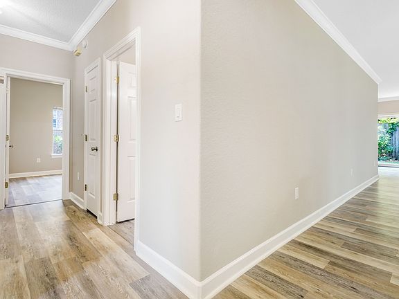 5th image of 5931 Hermitage Dr