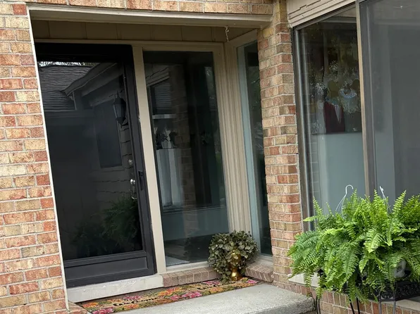 7103 Pebble Park Dr, West Bloomfield, MI 48322