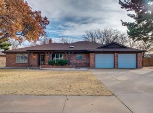 905 W Jackson St, Floydada, TX 79235