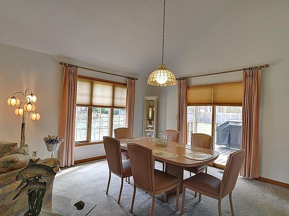 4th image of 18 Foxwood Ct