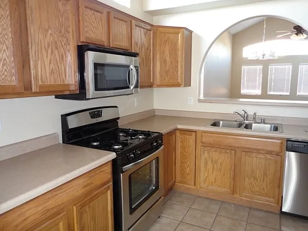 3809 Wayne Rd NE — Photo 2