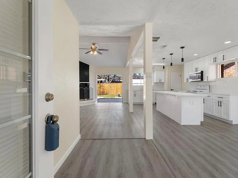12411 Drifting Winds Dr — Photo 2