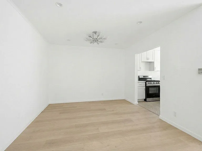 337 S Rexford Dr #3 — Photo 6