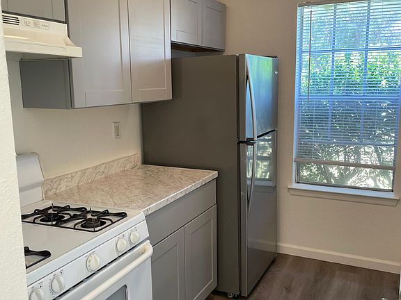 2nd image of 412 Greenlawn Blvd