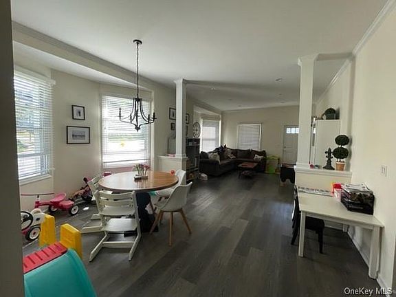 5th image of 45 Underhill St Floor 1