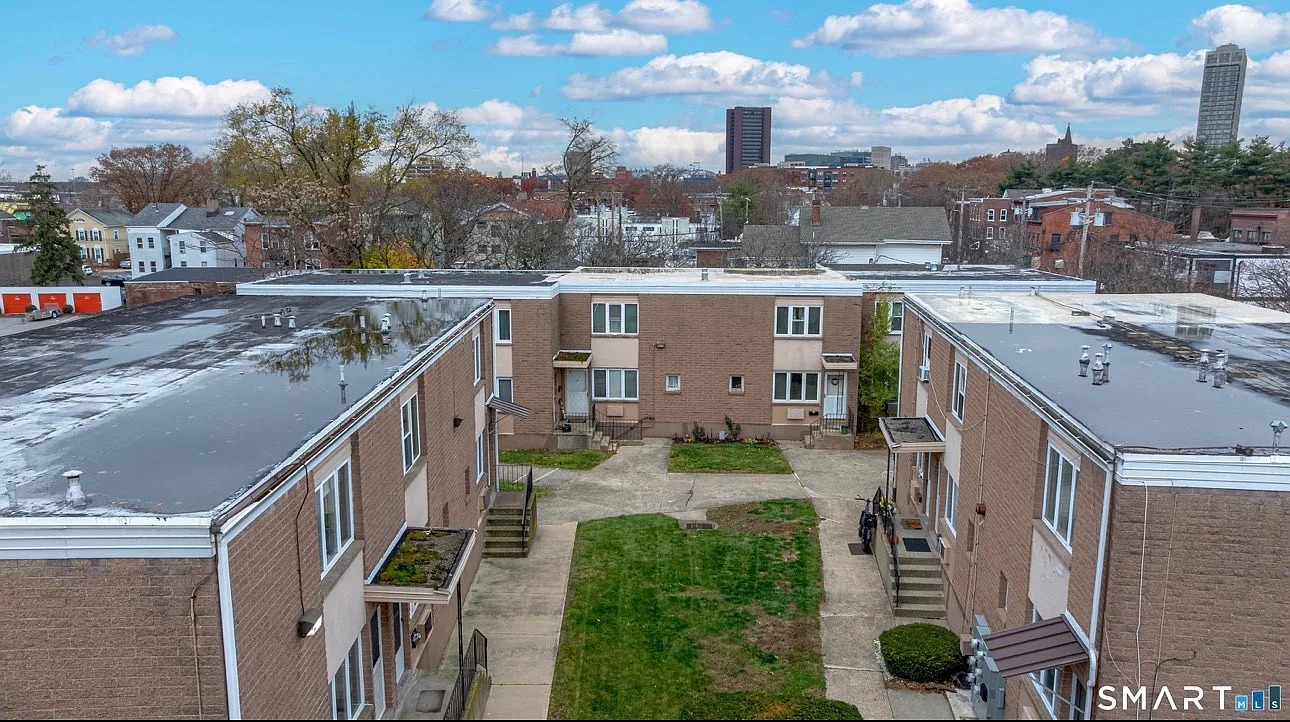 2 bed, 1026 sqft, $2,200 — Photo 1