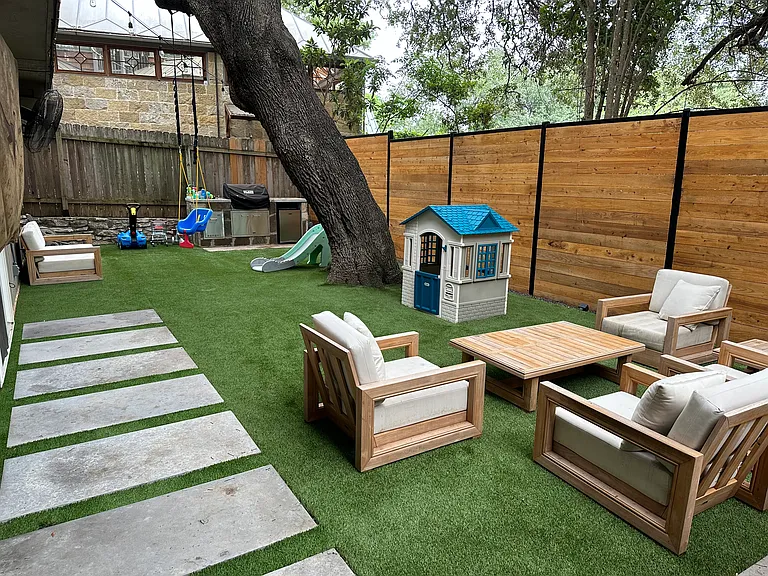 3709 Meredith St — Photo 2