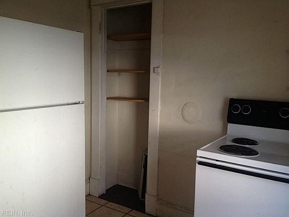 3rd image of 528 Mount Vernon Ave