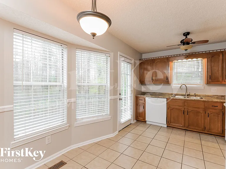 682 Brandy Dr — Photo 5