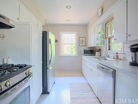 4th image of 2127 Plymouth Ave SE