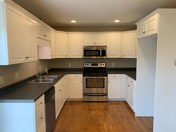 5th image of 121 McKinley St