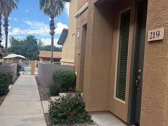 Just steps to the pool, workout room and barbecue areas