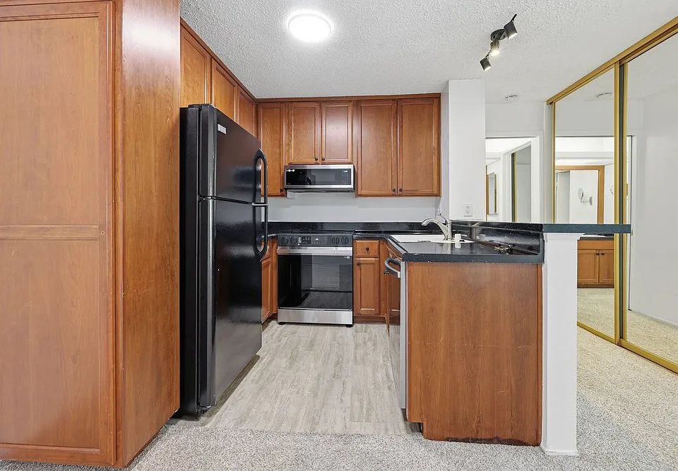1801 Diamond St #324