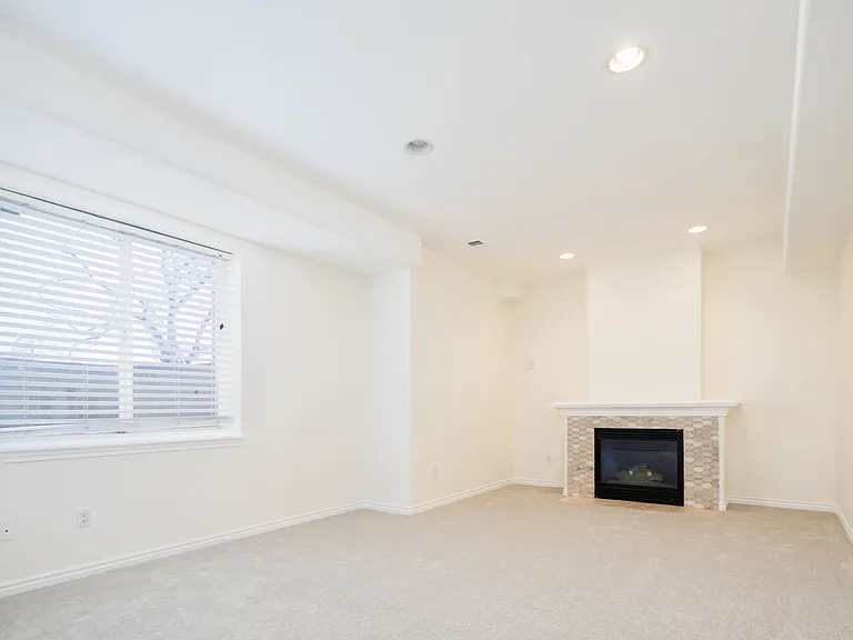 335 N Josephine St #A — Photo 55
