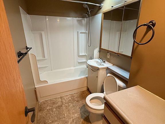 5th image of 2340 S 59th St