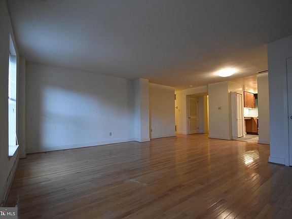 5th image of 322 Bainbridge St #C