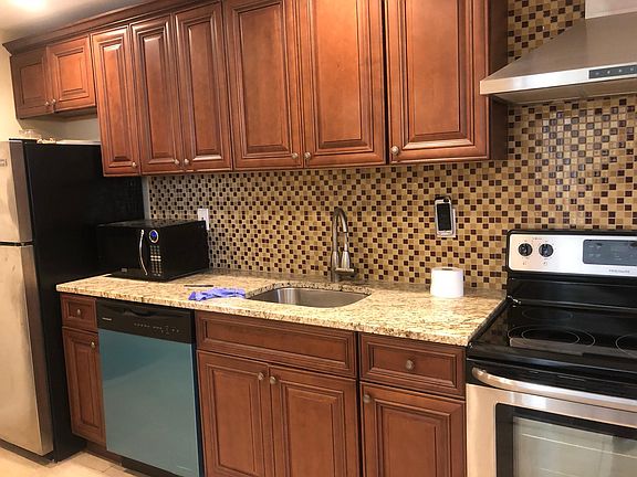 3rd image of 617 Van Nest Ave