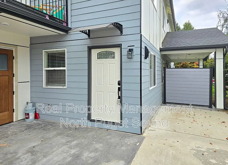 3 bed, 2.5 bath, 970 sqft, $2,795 — Photo 2