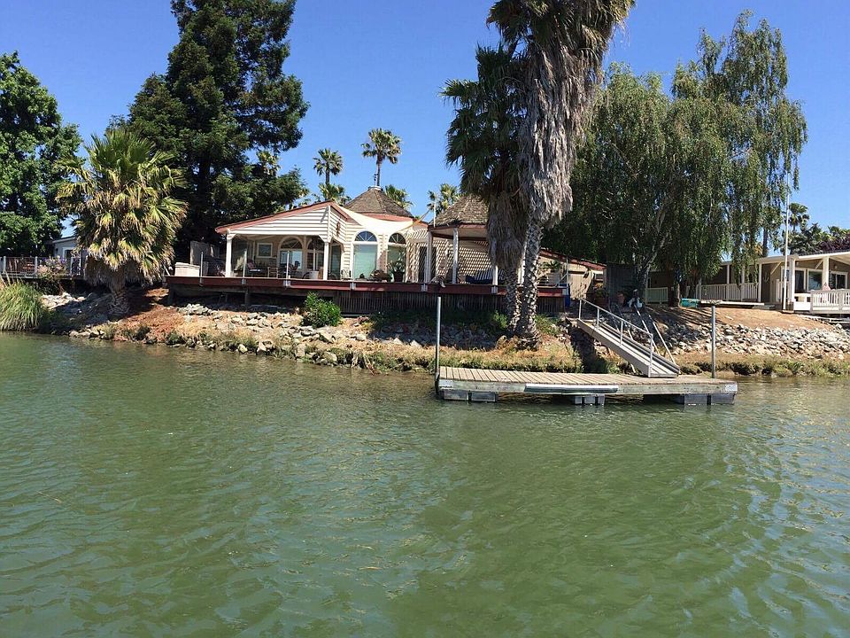 Waterfront living 