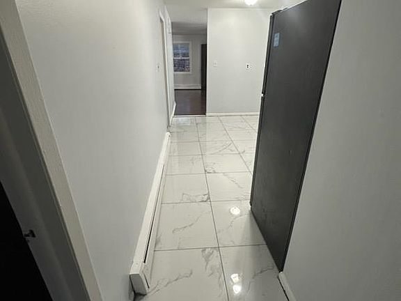 5th image of 151 Mallory Ave #2