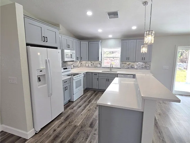 120 Clinton Ave — Photo 5
