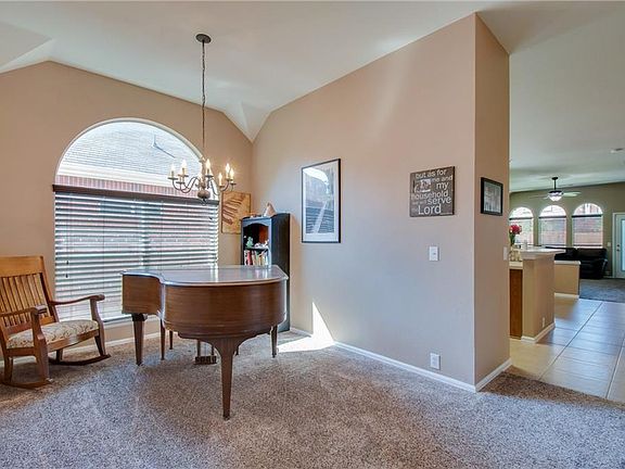 4th image of 2800 Thorncreek Ln