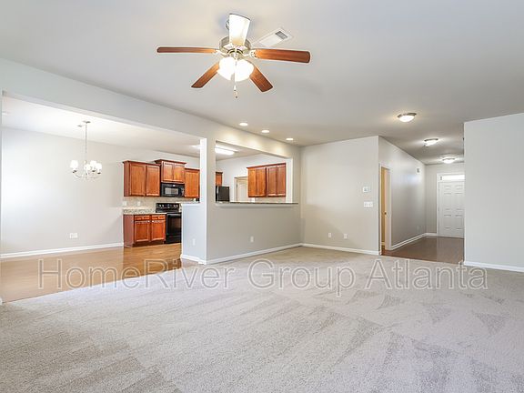 5th image of 10 Highland Pointe Cir E