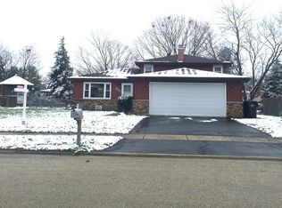 903 James St, South Elgin, IL 60177