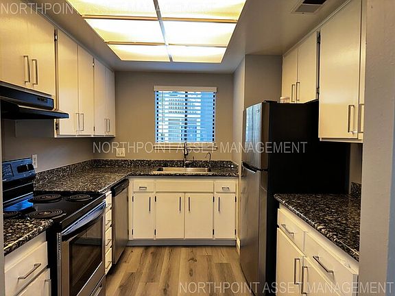 4th image of 1578 Newborough Dr