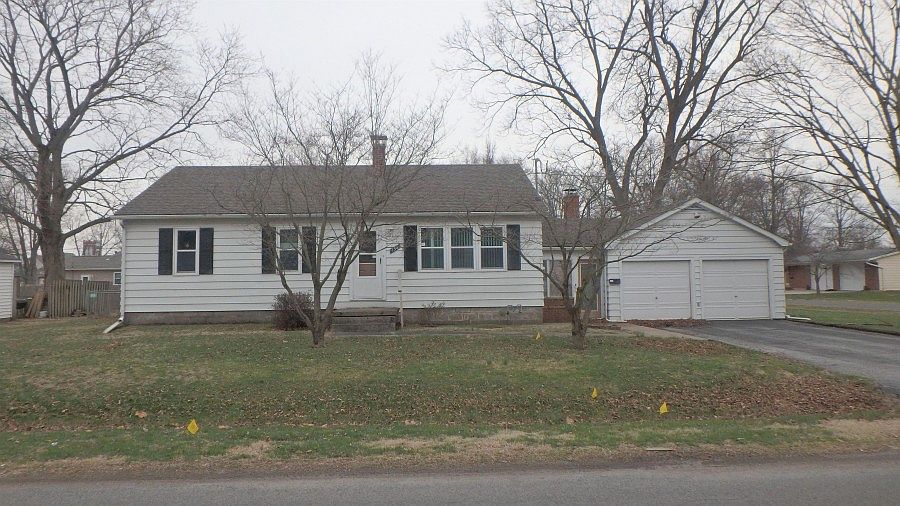 1st image of 132 W Poplar St