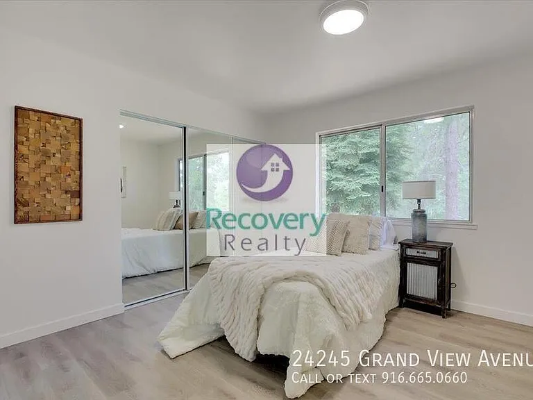 24245 Grand View Ave — Photo 16