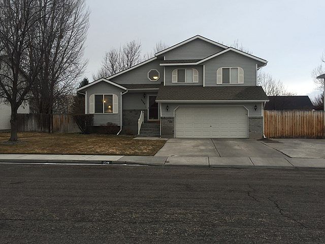 1st image of 3544 Spring Creek Dr