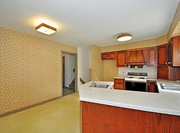 4th image of 135 Montesano Ave