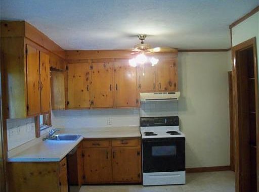 2nd image of 51 Davis Ave #51