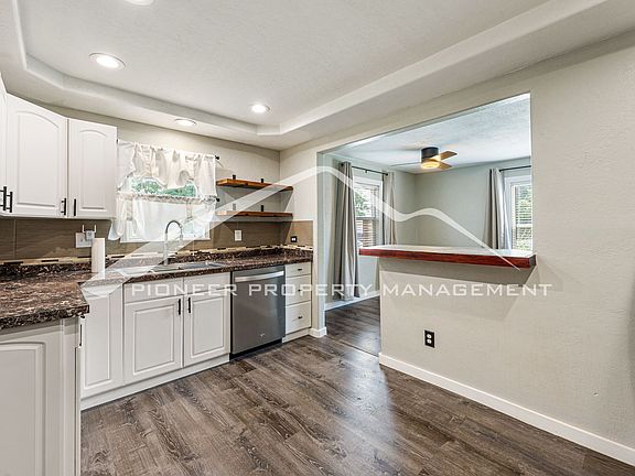 5th image of 1735 W Burlington Pl